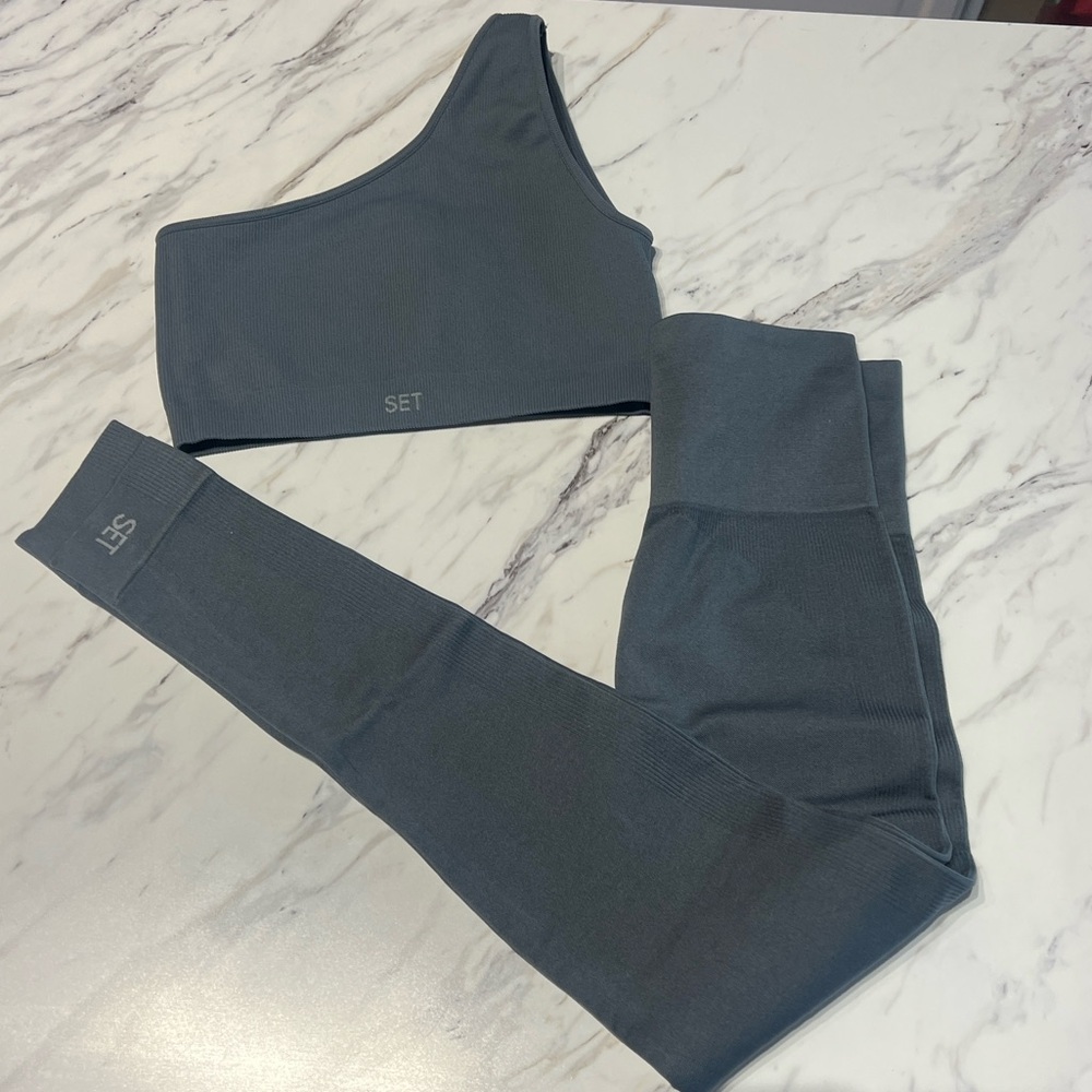 Set active workout set XS bottom M top